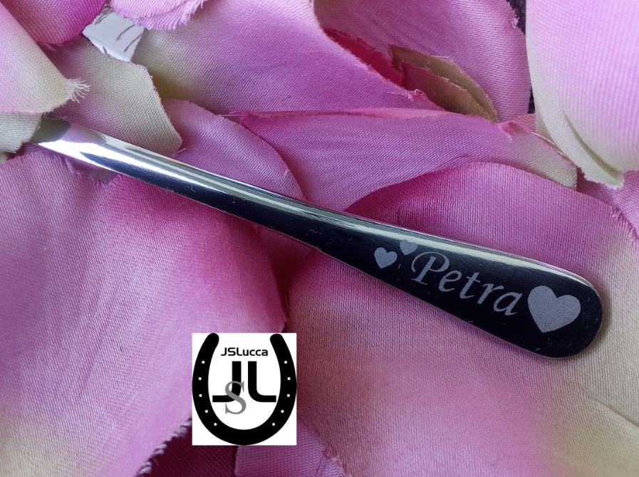 Čajová lžička se jménem a srdíčky 